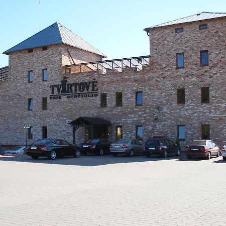 Tvirtove Prie Didziulio Hotel Dėdeliškės Bagian luar foto