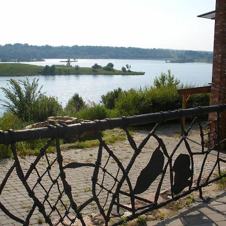 Tvirtove Prie Didziulio Hotel Dėdeliškės Bagian luar foto