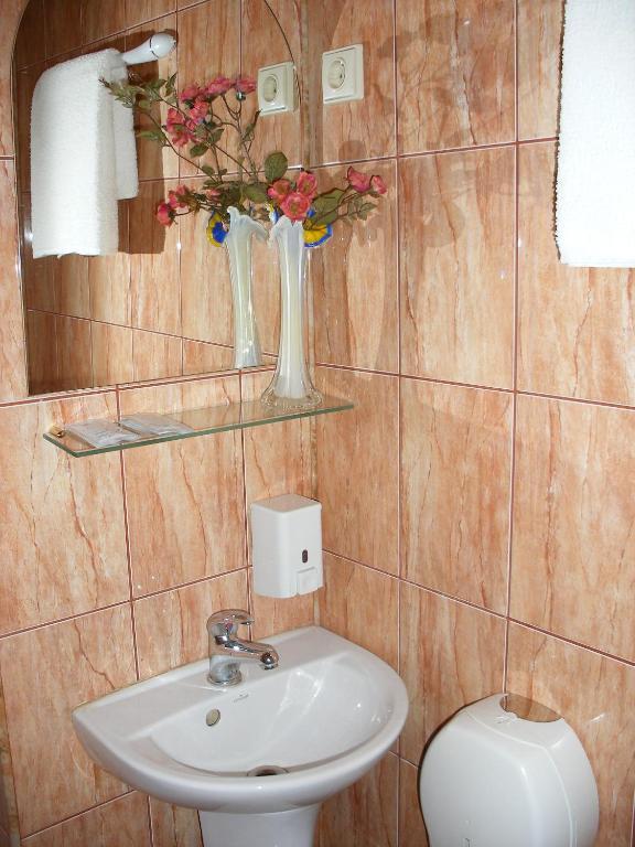 Tvirtove Prie Didziulio Hotel Dėdeliškės Ruang foto