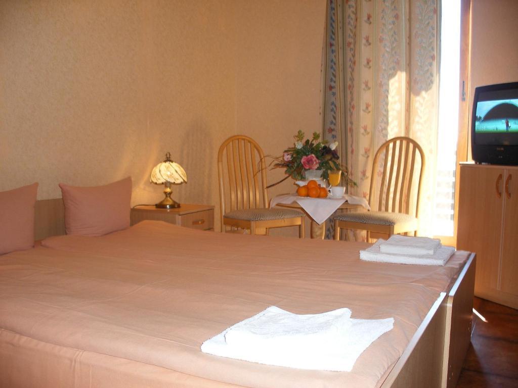 Tvirtove Prie Didziulio Hotel Dėdeliškės Ruang foto