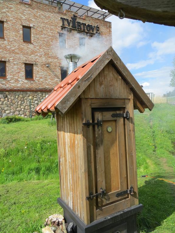 Tvirtove Prie Didziulio Hotel Dėdeliškės Bagian luar foto