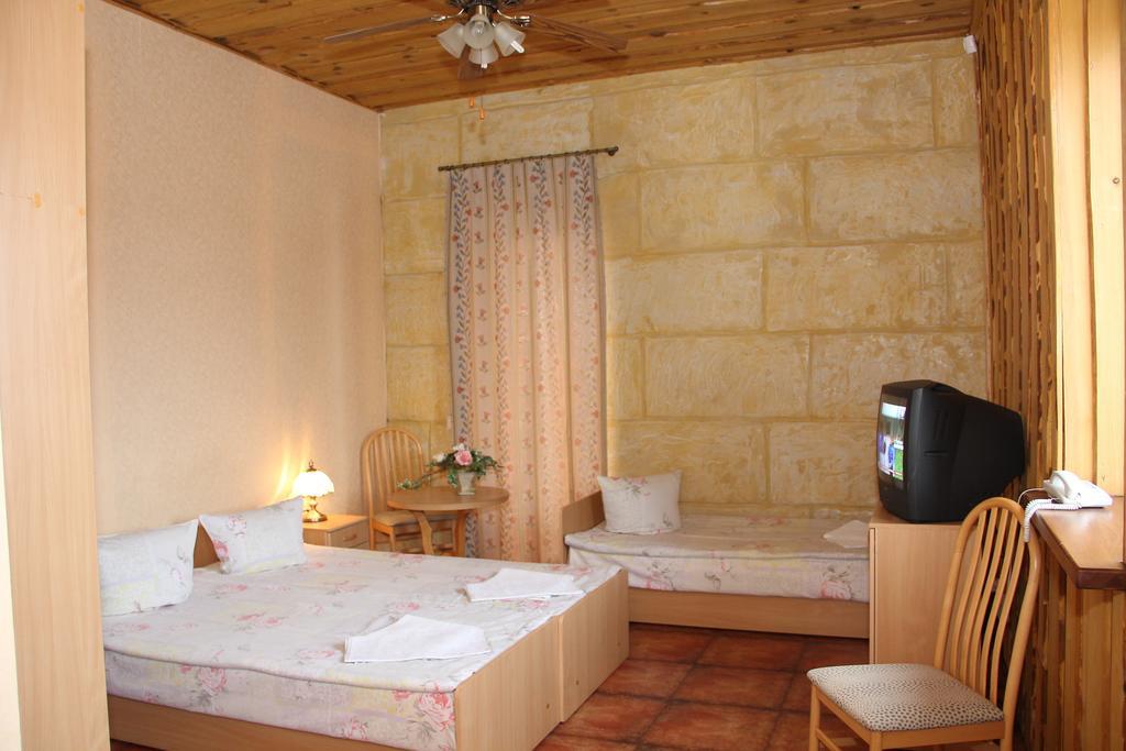 Tvirtove Prie Didziulio Hotel Dėdeliškės Ruang foto
