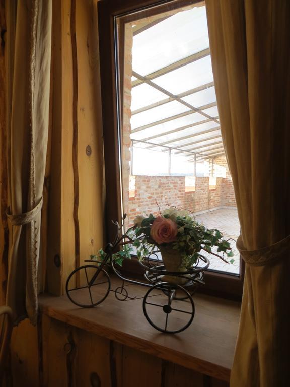 Tvirtove Prie Didziulio Hotel Dėdeliškės Ruang foto