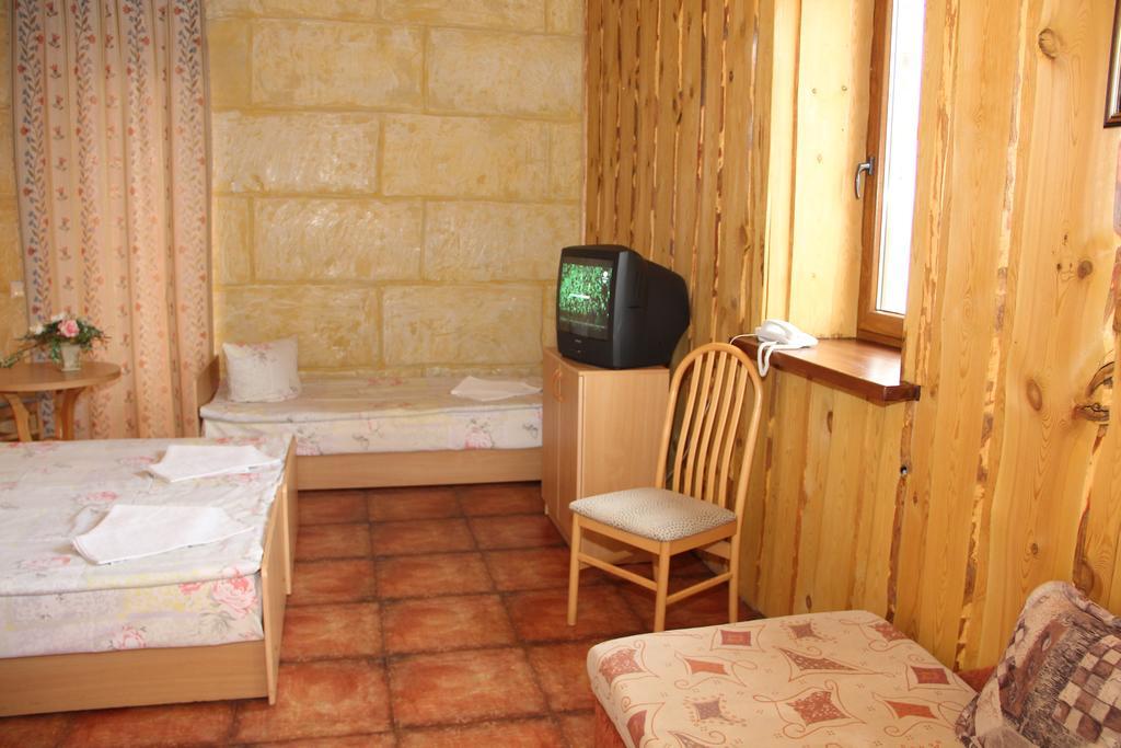 Tvirtove Prie Didziulio Hotel Dėdeliškės Ruang foto